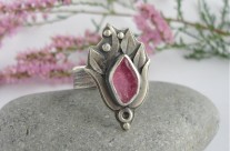 Rosaceae – srebrny pierścionek z różowym turmalinem
