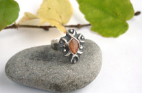 Romantique – srebrny pierścionek z kamieniem słonecznym